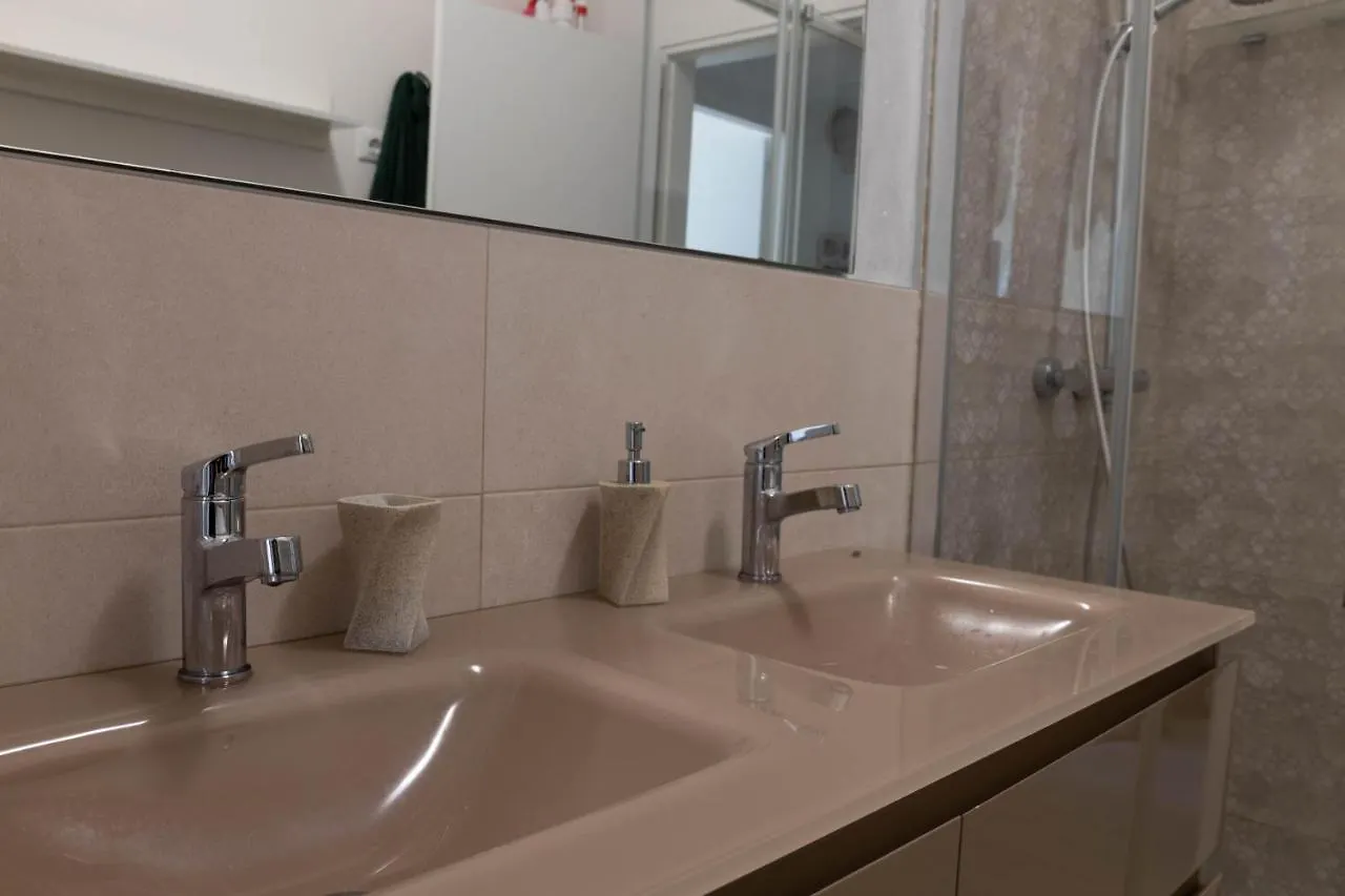 Estate Apartment Desenzano del Garda